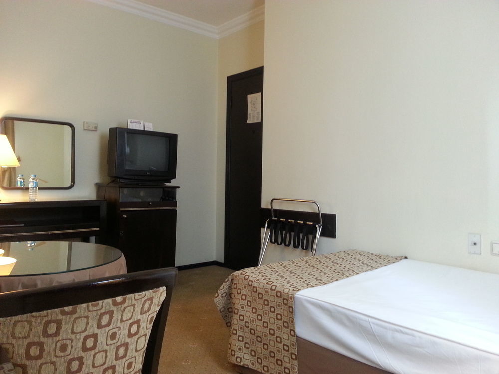 Guenes Hotel Merter Стамбул Экстерьер фото